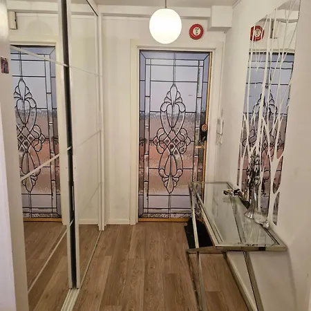 Daire Modern 3-min Walk To Station *