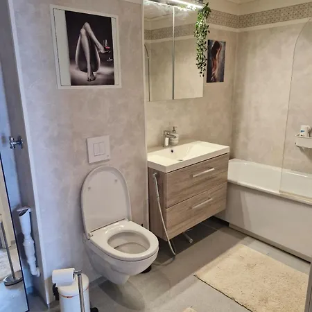 Modern 3-min Walk To Station Daire *